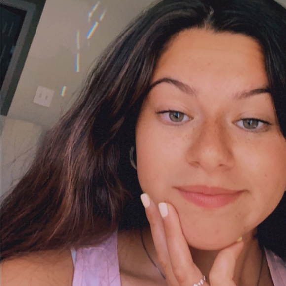 Meet your Posher, Angelina - Picture 1 of 1